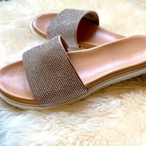 Wild Pair Safirah 8.5 glitter flat slides